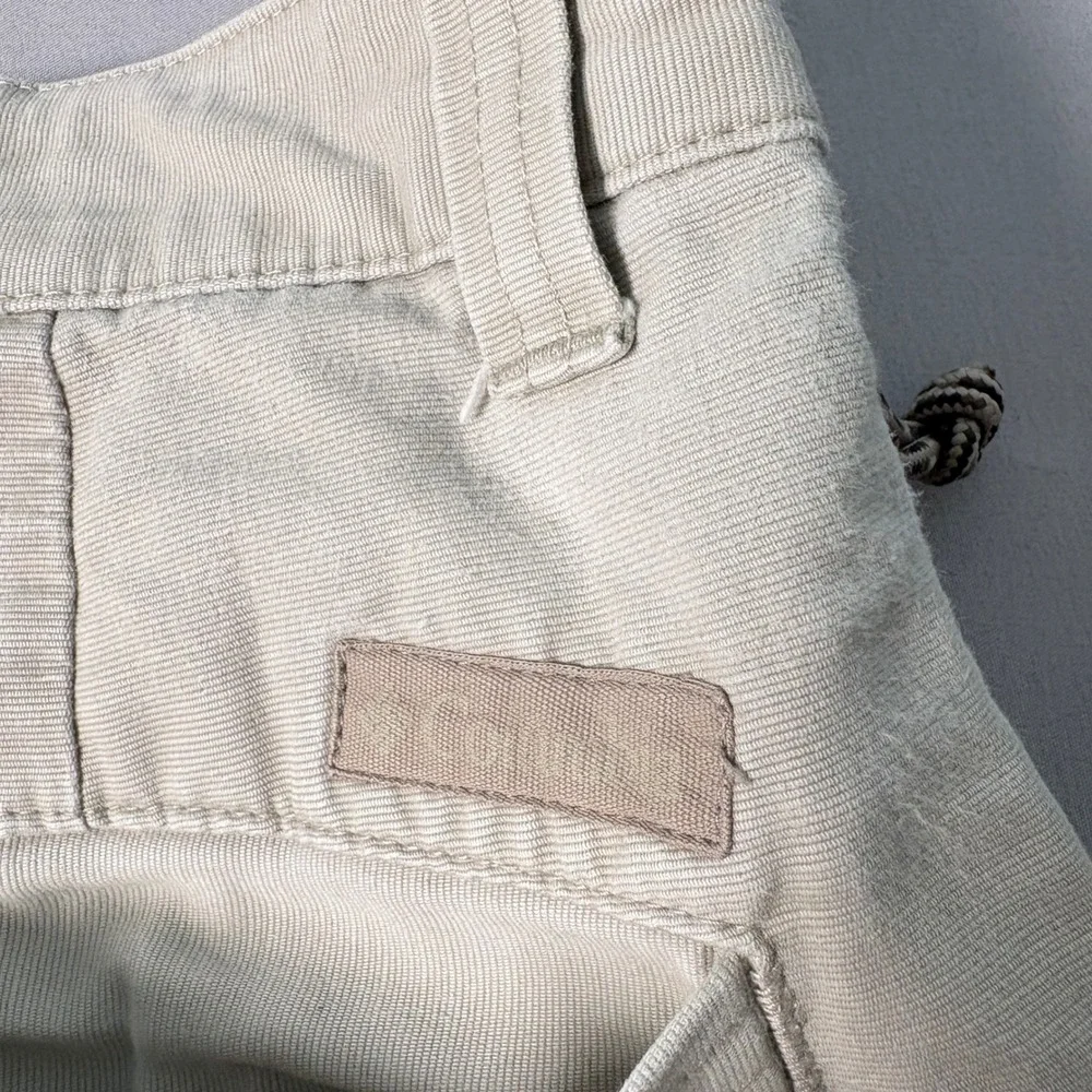 Columbia Men's Beige Canvas Cargo Shorts Cotton Button Pockets Logo 11L